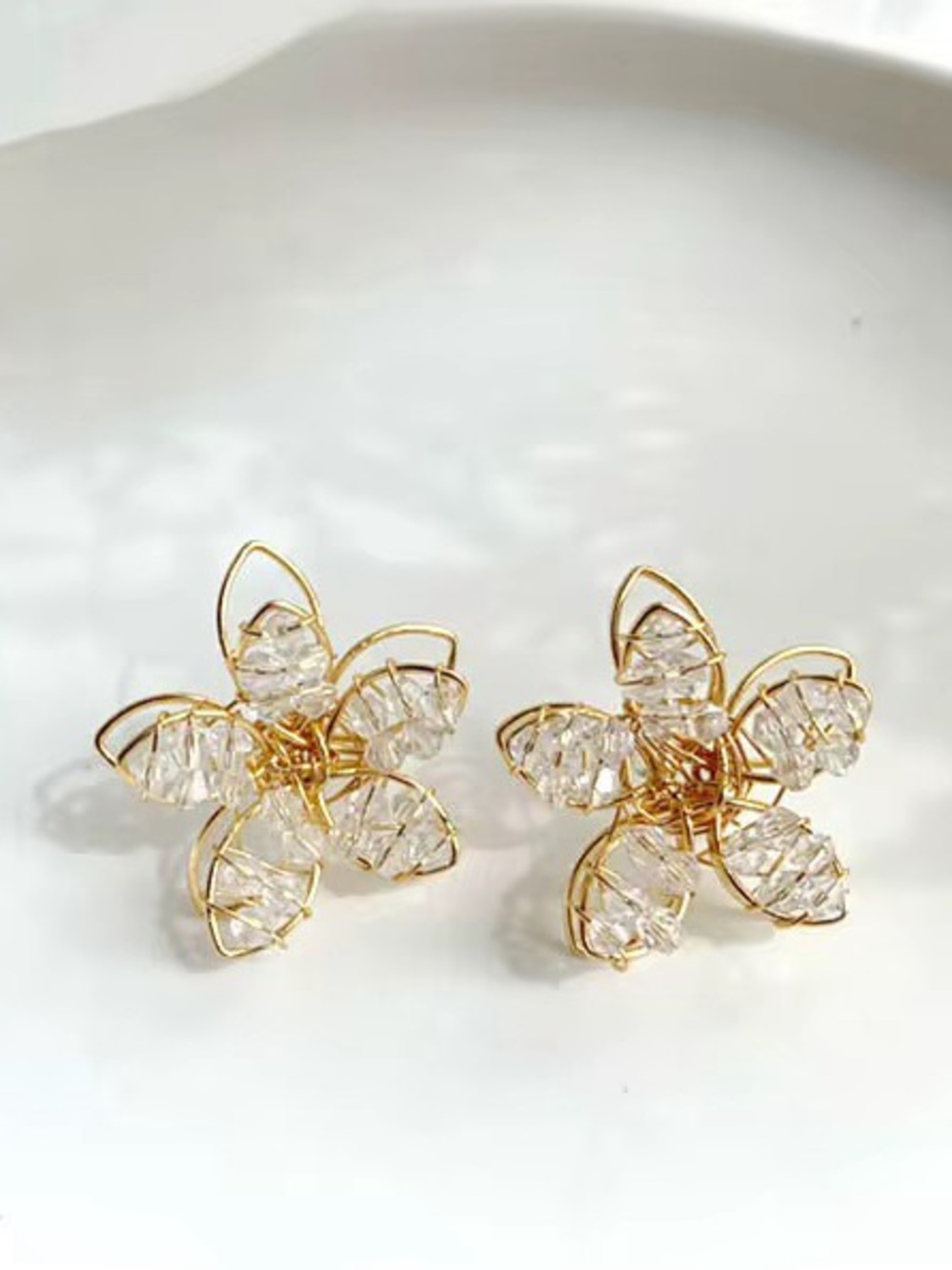 ***Exquisite Gold and Clear Crystal Flower Stud Earrings - Women's Jewelry